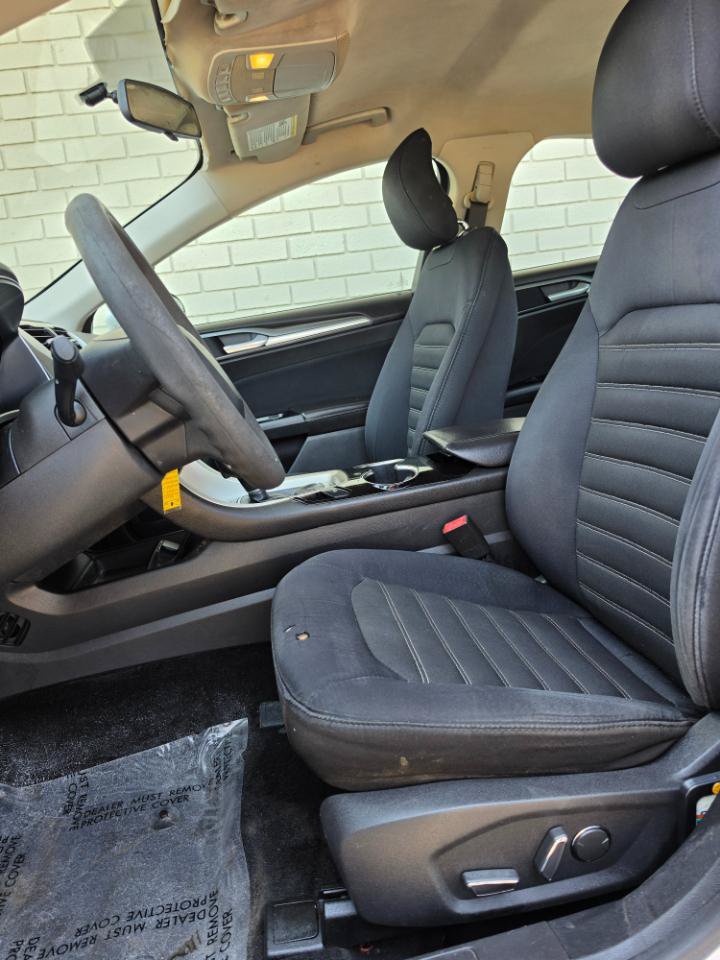 Used 2015 Ford Fusion SE FWD image 11