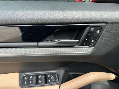 Certified 2025 Porsche Cayenne S AWD/4WD image 18