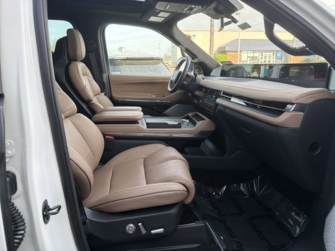 New 2025 Lincoln Navigator Black Label AWD/4WD image 7