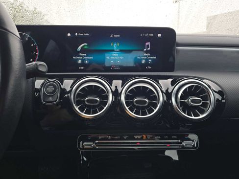 Used 2021 Mercedes-Benz CLA 250 image 25