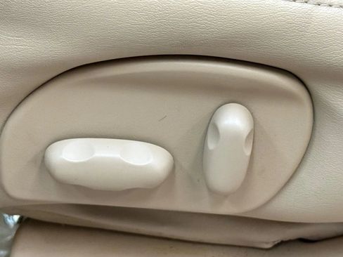 Used 2006 Cadillac SRX w/ Drivers Level One Package image 25