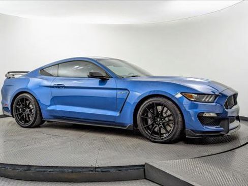 Used 2019 Ford Mustang Shelby GT350 w/ Technology Package image 11