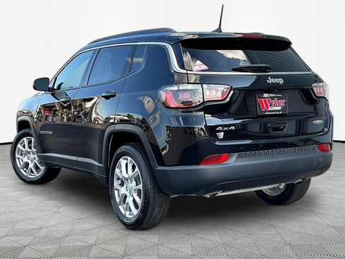 Used 2023 Jeep Compass Latitude AWD/4WD image 4