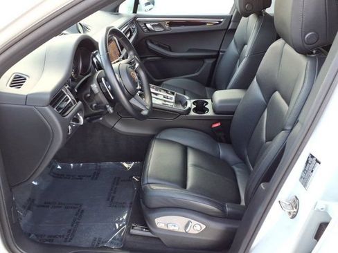 Used 2023 Porsche Macan AWD/4WD image 14