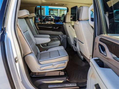 Used 2022 GMC Yukon XL Denali w/ Denali Ultimate Package image 25