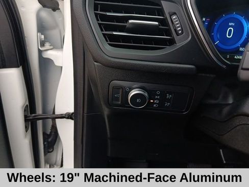 Used 2022 Ford Escape Titanium image 12