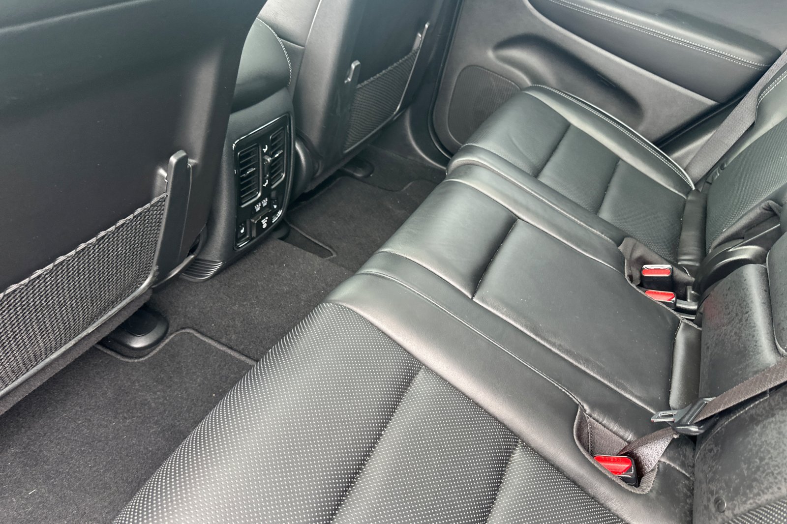 Used 2020 Jeep Grand Cherokee Overland AWD/4WD image 12