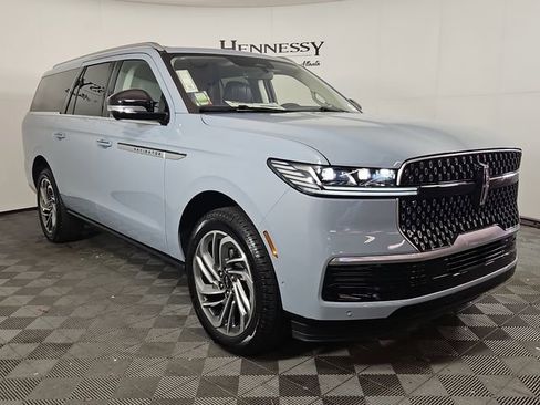 New 2025 Lincoln Navigator L Reserve AWD/4WD image 3