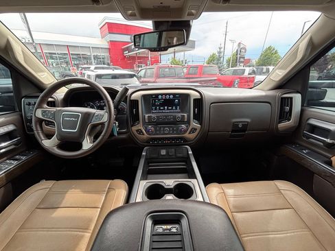 Used 2018 GMC Sierra 2500 Denali w/ Duramax Plus Package AWD/4WD image 22