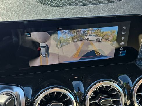 Used 2022 Mercedes-Benz GLB 250 image 21