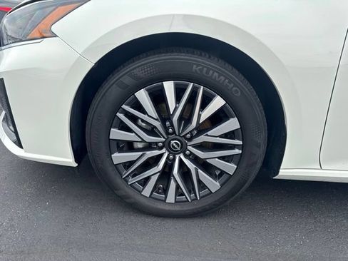Used 2025 Nissan Altima 2.5 SV FWD image 24