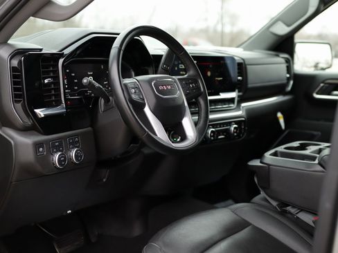 Used 2025 GMC Sierra 1500 SLT image 9
