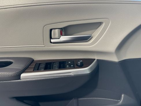 Used 2024 Toyota Sienna XLE image 11