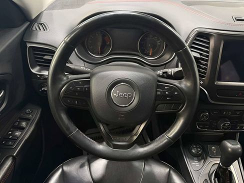 Used 2019 Jeep Cherokee Trailhawk w/ Comfort & Convenience Group AWD/4WD image 25