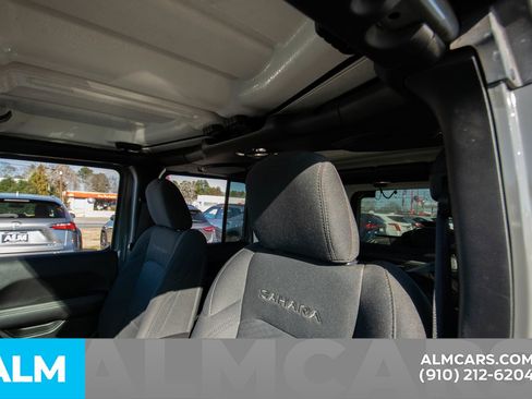 Used 2022 Jeep Wrangler Unlimited Sahara w/ Dual Top Group AWD/4WD image 13