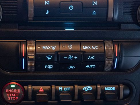 Used 2021 Ford Mustang Shelby GT500 w/ Carbon Fiber Track Pack image 58