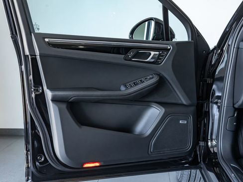 New 2026 Porsche Macan AWD/4WD image 12