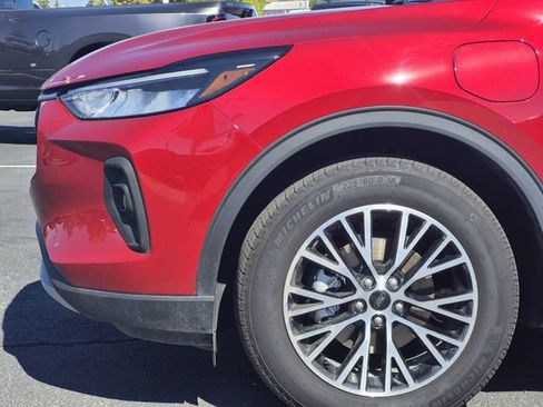Used 2025 Ford Escape SE w/ Class II Trailer Tow Package FWD image 6