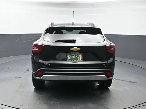 Used 2025 Chevrolet Trax LT FWD image 5