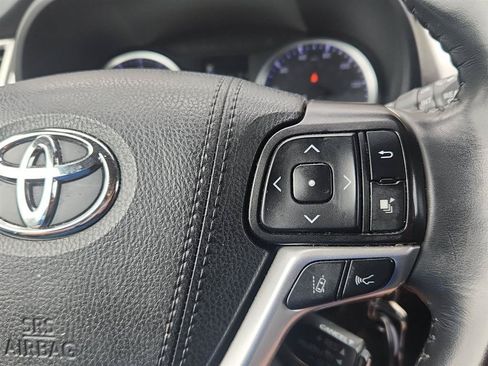 Used 2019 Toyota Highlander Plus AWD/4WD image 17