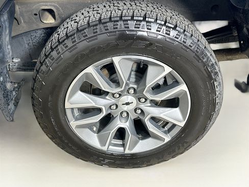 Used 2022 Chevrolet Silverado 1500 RST w/ Z71 Off-Road Package AWD/4WD image 11