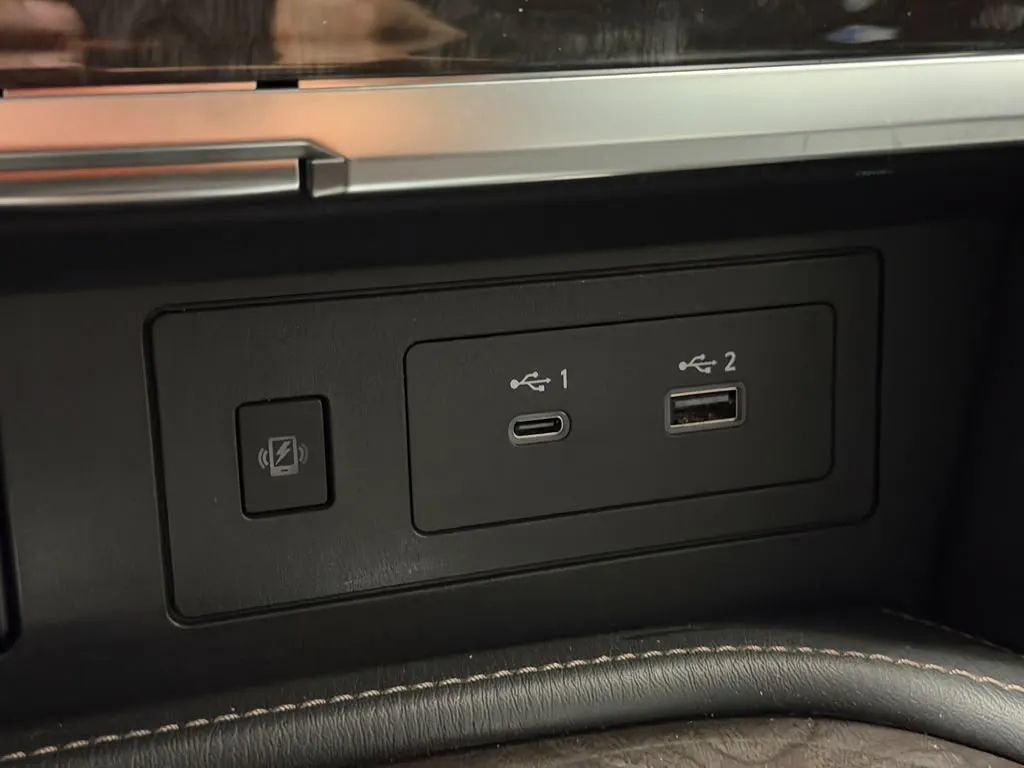 Used 2022 Nissan Armada Platinum w/ Captain's Chairs Package RWD image 47