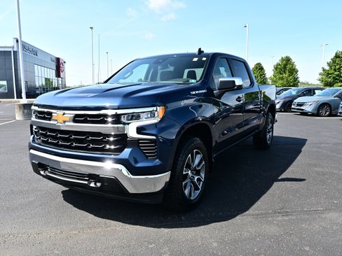 Used 2023 Chevrolet Silverado 1500 LT AWD/4WD image 4
