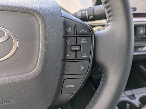 Used 2025 Toyota Prius LE FWD image 23