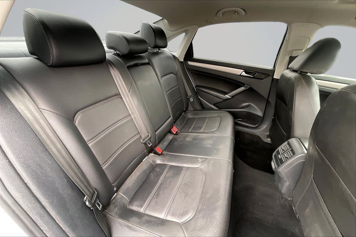 Used 2021 Volkswagen Passat 2.0T SE FWD image 27