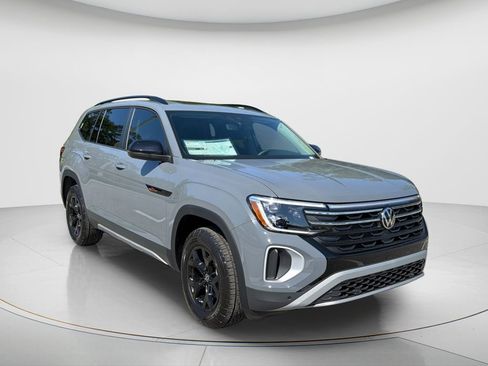 New 2026 Volkswagen Atlas Peak Edition AWD/4WD image 3
