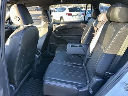 Used 2023 Volkswagen Tiguan SE R-Line image 17