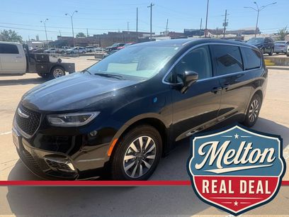 Used 2024 Chrysler Pacifica Limited