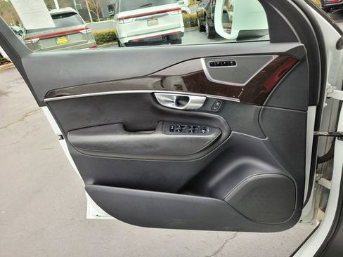 Used 2017 Volvo XC90 T6 Momentum w/ Vision Package image 28