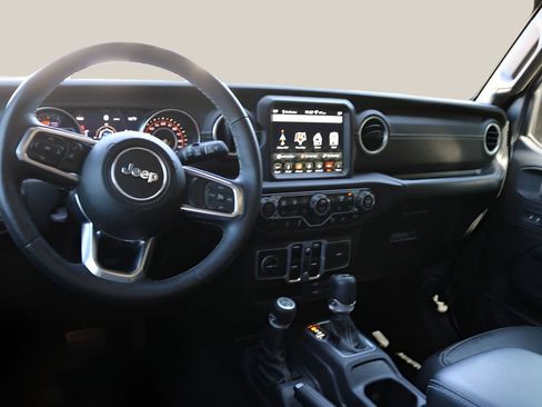 Used 2018 Jeep Wrangler Unlimited Sahara w/ Dual Top Group AWD/4WD image 14