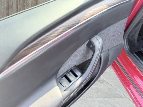 Used 2022 Tesla Model S image 26