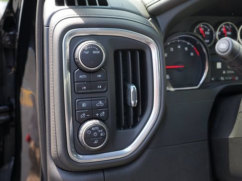 Used 2022 Chevrolet Silverado 1500 LTZ w/ LTZ Premium Package AWD/4WD image 16