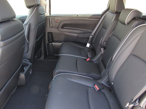 New 2026 Honda Odyssey Touring image 15