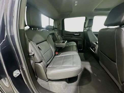 Used 2025 GMC Sierra 1500 SLT AWD/4WD image 27