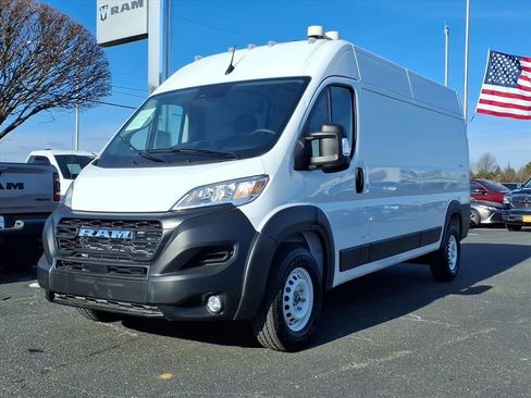 Used 2025 RAM ProMaster 2500 w/ Convenience Group image 3