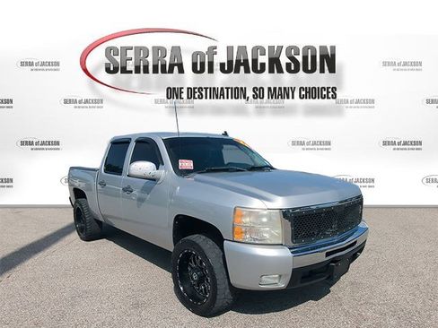 Used 2011 Chevrolet Silverado 1500 LT w/ All-Star Edition AWD/4WD image 2