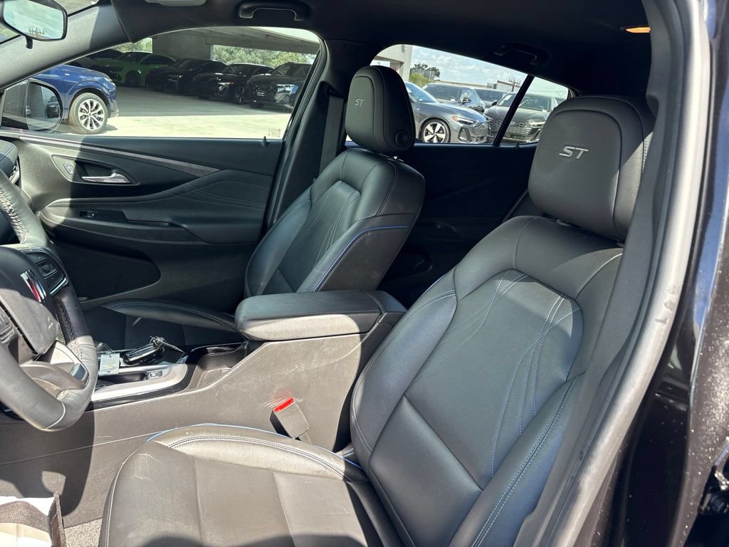 Used 2025 Buick Envista Sport Touring w/ Convenience I Package FWD image 13