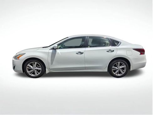 Used 2015 Nissan Altima 2.5 SL w/ Moonroof Package FWD image 7