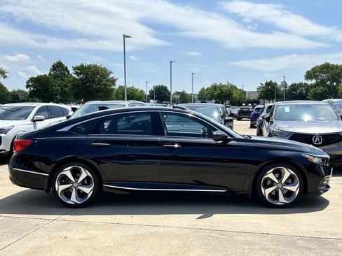 Used 2018 Honda Accord Touring image 3