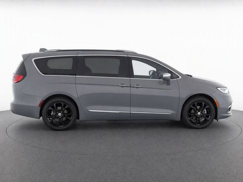 Used 2022 Chrysler Pacifica Pinnacle AWD/4WD image 9