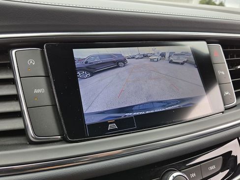 Used 2023 Buick Enclave Essence image 25