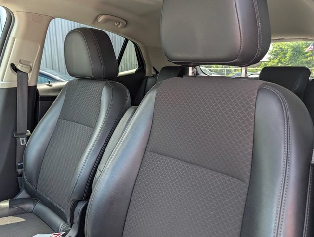 Used 2020 Buick Encore Preferred AWD/4WD image 12