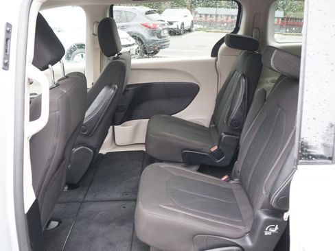 Used 2024 Chrysler Voyager LX image 11