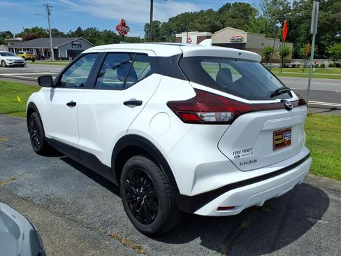 Used 2024 Nissan Kicks S FWD image 3