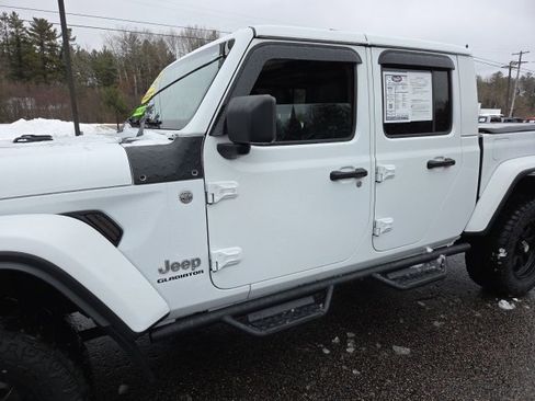Used 2022 Jeep Gladiator Overland w/ Cold Weather Group image 34