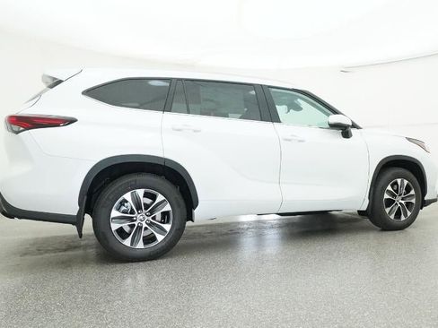 New 2026 Toyota Highlander XLE image 26